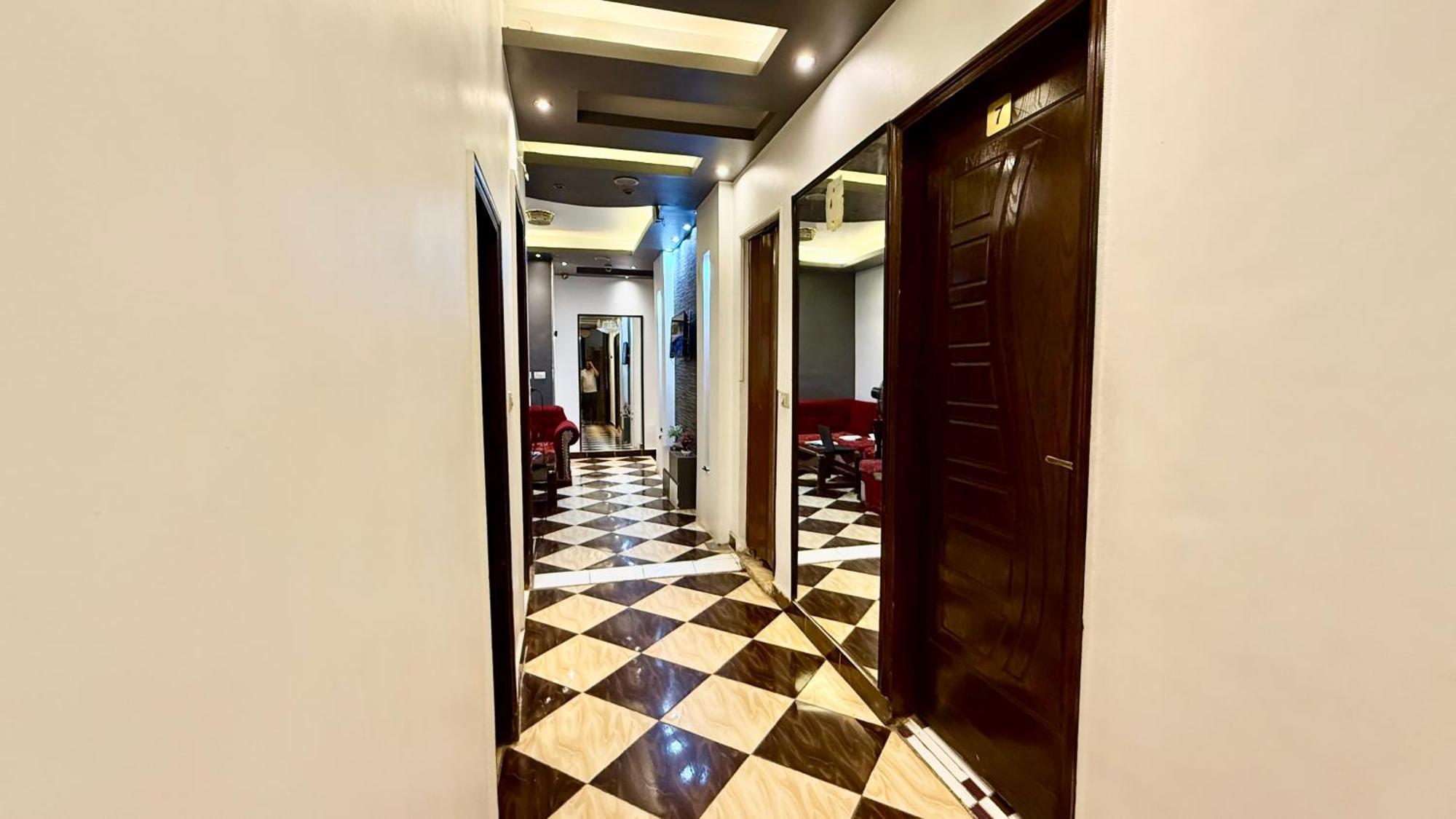 Family Palace Apartment